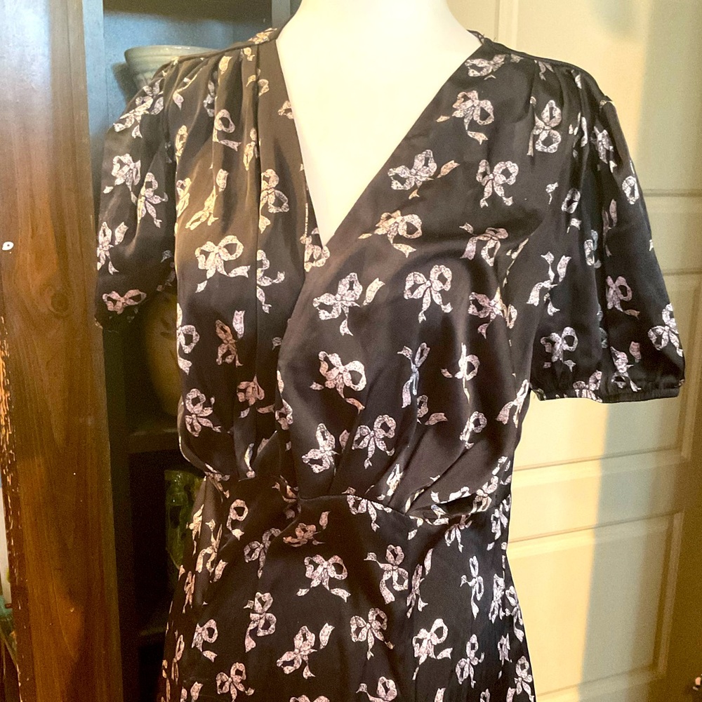 “BETSY JOHNSON” BOW PATTERN NAVY AND WHITE DRESS. - Picture 4 of 16